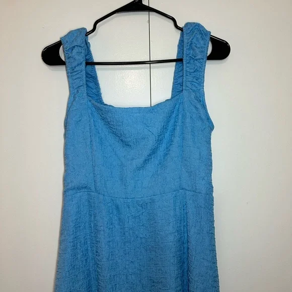 NWT ASTR the Label Crinkle Shoulder Midi Dress Blue Size M - Picture 3 of 12
